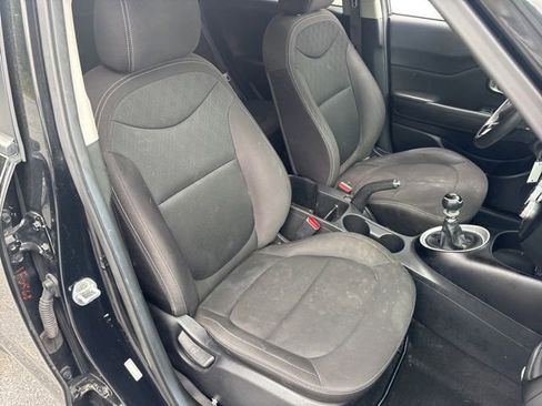 Used 2016 Kia Soul FWD image 7