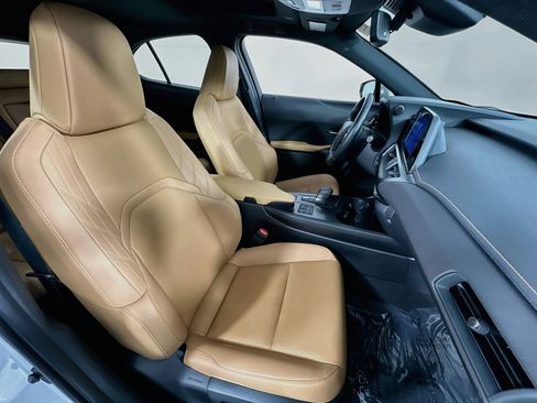 Used 2025 Lexus UX 300h FWD w/ Accessory Package (Z2) image 27