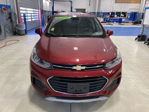 Used 2018 Chevrolet Trax LT w/ LT Convenience Package AWD/4WD image 2