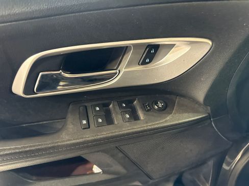 Used 2017 Chevrolet Equinox LS FWD image 18