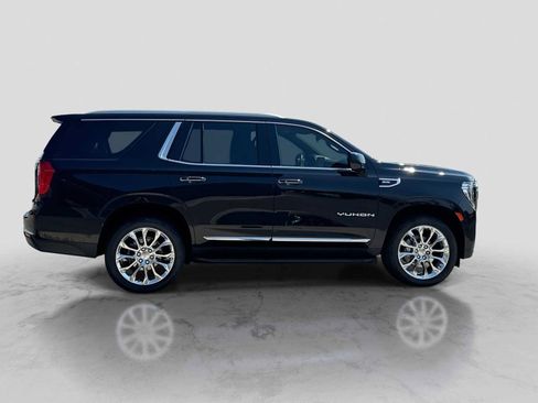 Used 2023 GMC Yukon SLT AWD/4WD image 7