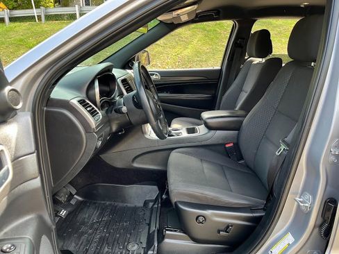 Used 2018 Jeep Grand Cherokee Laredo image 8