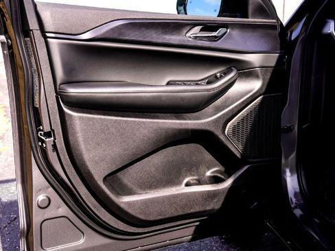 New 2025 Jeep Grand Cherokee Altitude image 14