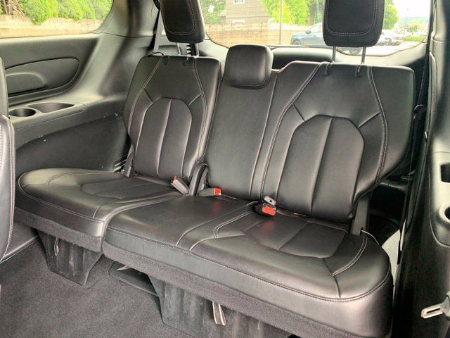 Used 2025 Chrysler Pacifica Select FWD image 16