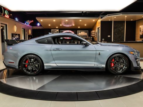 Used 2022 Ford Mustang Shelby GT500 w/ Carbon Fiber Track Pack RWD image 11