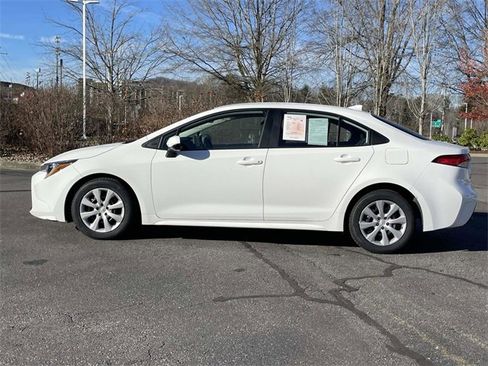 Used 2023 Toyota Corolla LE image 2