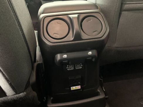 Used 2025 Jeep Wrangler Unlimited Sahara AWD/4WD image 32