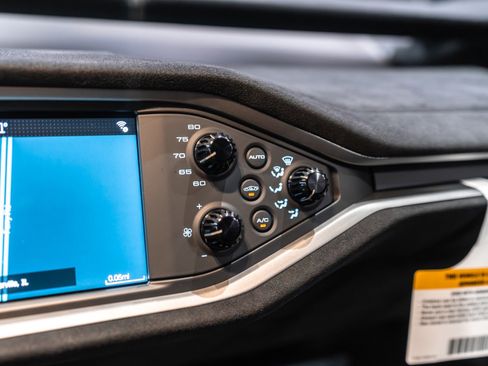 Used 2019 Ford GT image 17