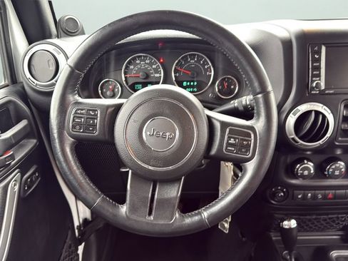 Used 2014 Jeep Wrangler Unlimited Sahara w/ Max Tow Package AWD/4WD image 20