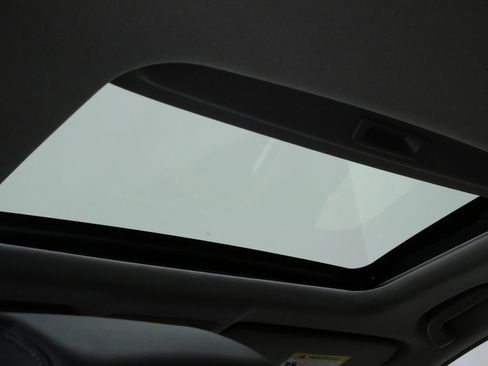 Used 2019 Honda CR-V Touring image 4