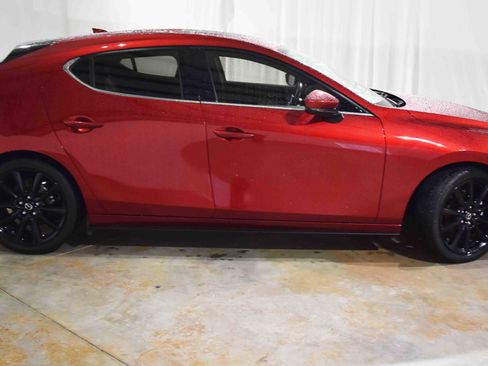Used 2020 MAZDA MAZDA3 Hatchback w/ Premium Package image 10