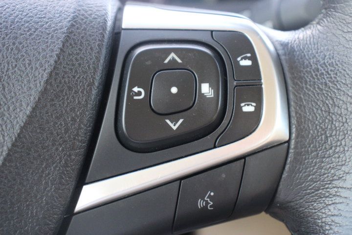 Used 2017 Toyota Camry XLE w/ Moonroof Package FWD image 25