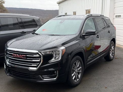 Used 2024 GMC Terrain SLT image 1