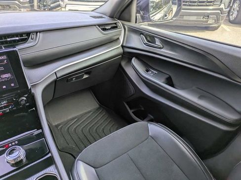 Used 2024 Jeep Grand Cherokee L Altitude image 17