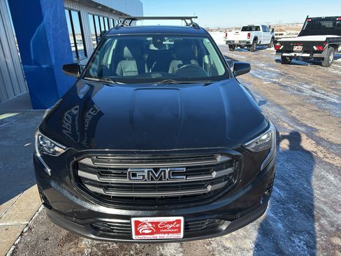 Used 2021 GMC Terrain SLT w/ Infotainment Package II image 2