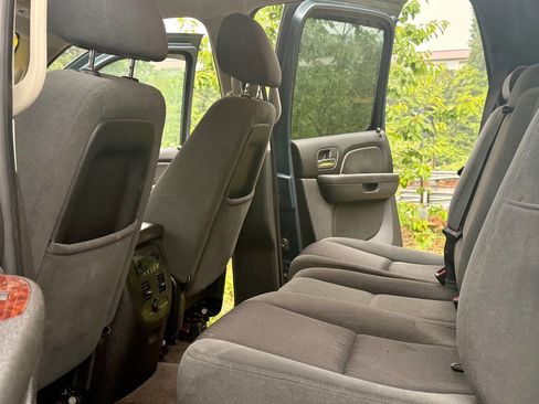 Used 2009 Chevrolet Avalanche LS AWD/4WD image 3