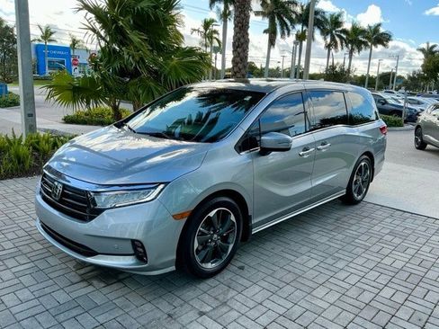 Used 2023 Honda Odyssey Elite image 3