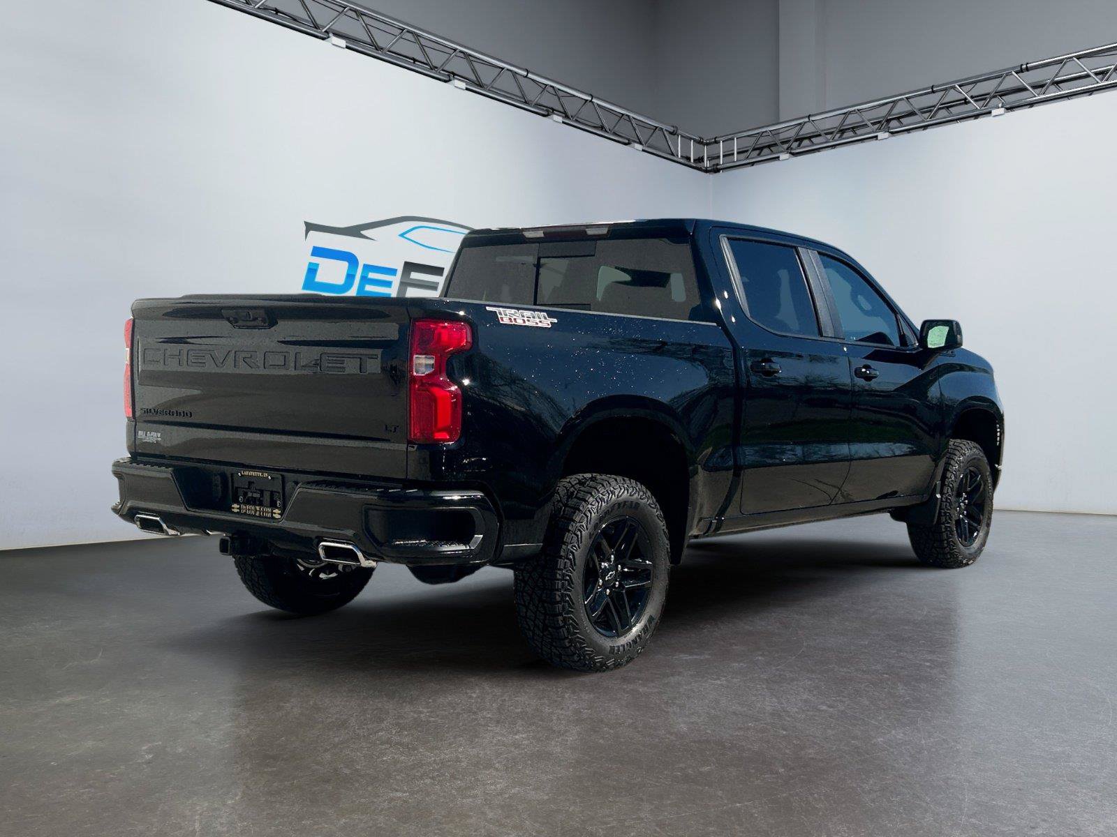 Used 2024 Chevrolet Silverado 1500 LT Trail Boss w/ Convenience Package II AWD/4WD image 3