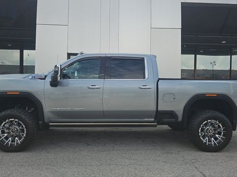 Used 2024 GMC Sierra 2500 Denali w/ Denali Reserve Package AWD/4WD image 2