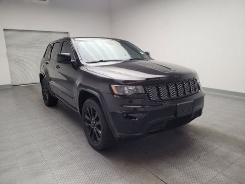 Used 2018 Jeep Grand Cherokee Altitude RWD image 13