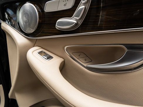 Used 2018 Mercedes-Benz GLC 300 4MATIC image 16