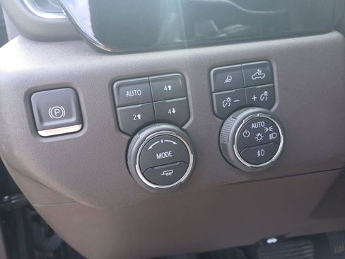 Used 2022 Chevrolet Silverado 1500 LTZ w/ LTZ Premium Package AWD/4WD image 16