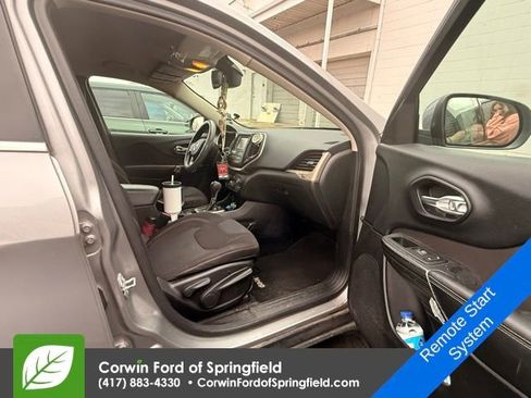 Used 2016 Jeep Cherokee Latitude w/ Comfort/Convenience Group image 12