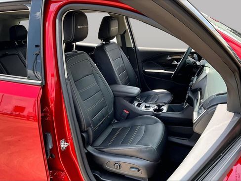 Used 2024 GMC Terrain Denali w/ Denali Premium Package AWD/4WD image 9