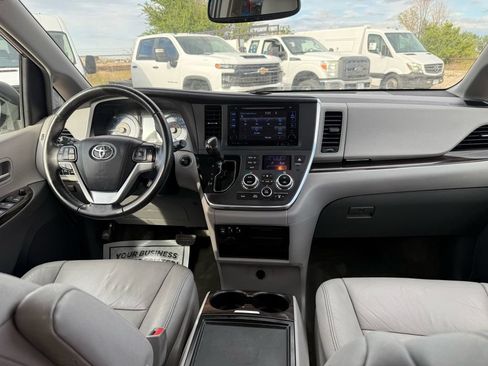 Used 2017 Toyota Sienna XLE w/ XLE Navigation Package AWD/4WD image 24