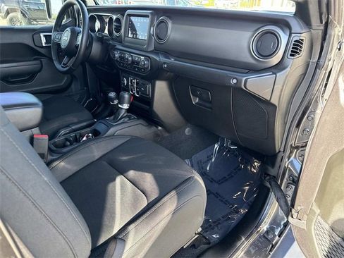 Used 2022 Jeep Gladiator Sport image 12