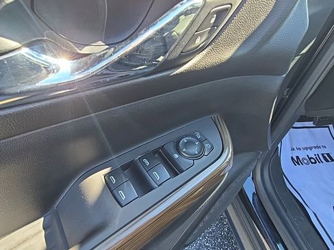 Used 2020 GMC Acadia SLE w/ Driver Convenience Package image 12