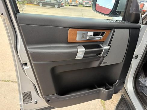 Used 2016 Land Rover LR4 image 10