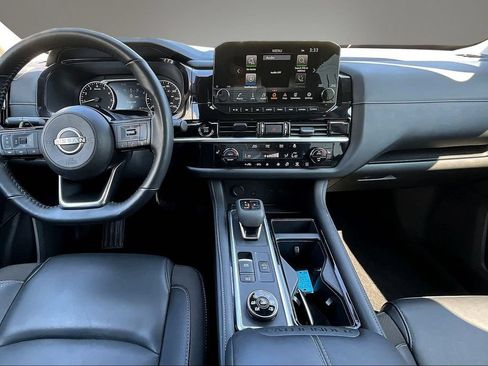 Certified 2025 Nissan Pathfinder SL AWD/4WD image 7