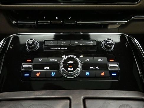 Used 2022 Lincoln Navigator Reserve image 12
