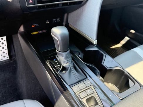 Used 2025 Toyota Camry SE FWD image 23