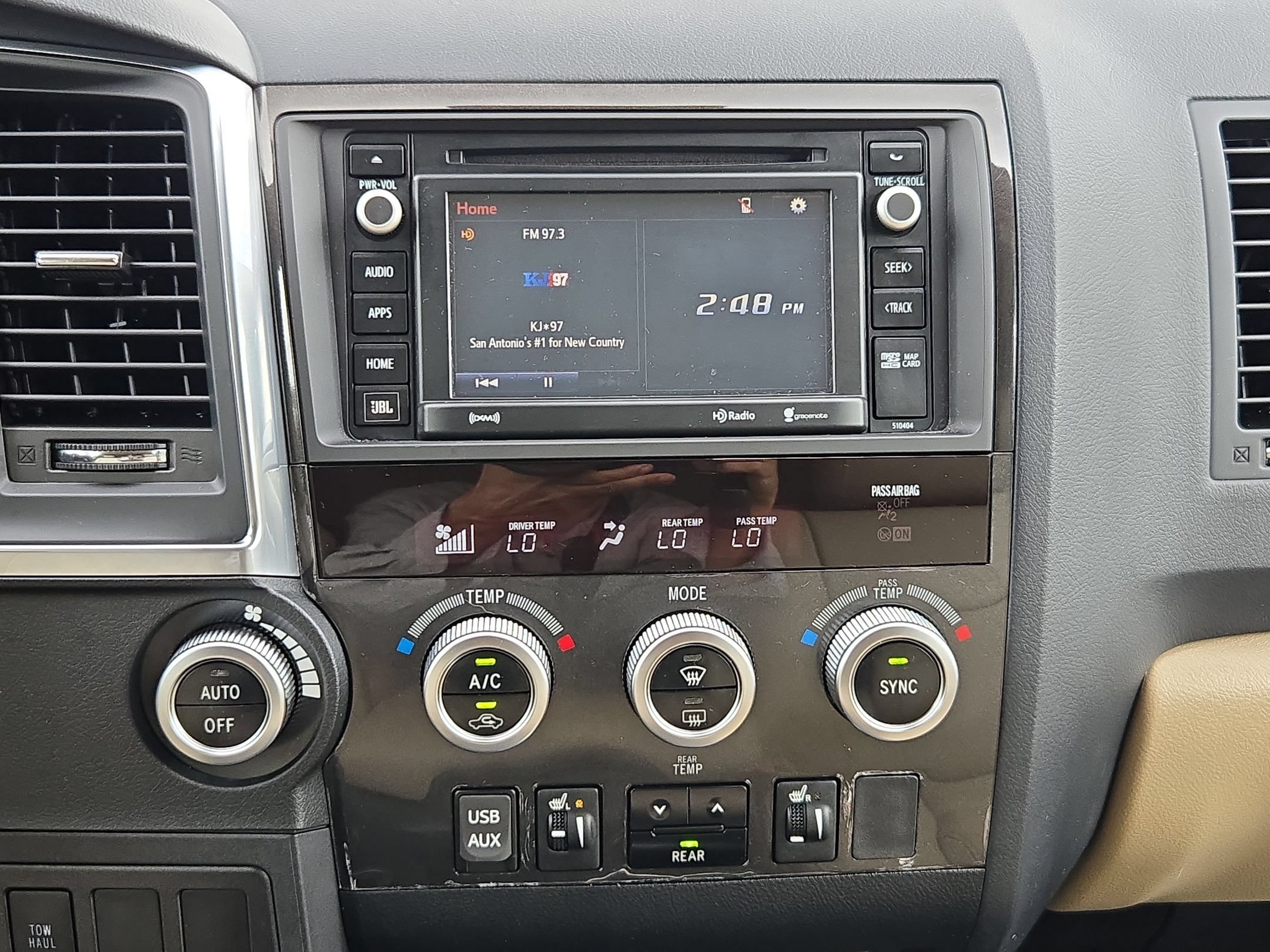 Used 2019 Toyota Sequoia Limited w/ Safety & Convenience Package RWD image 17