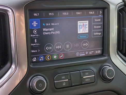 Used 2021 Chevrolet Silverado 2500 LTZ w/ LTZ Convenience Package image 16