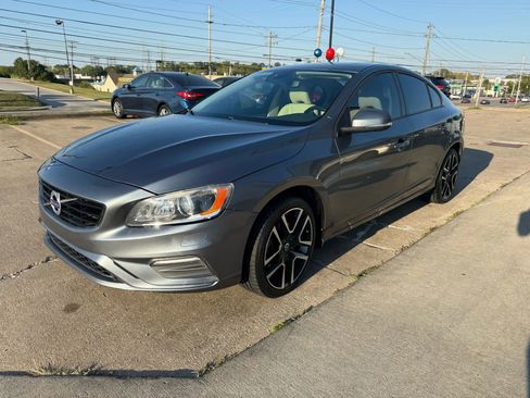 Used 2018 Volvo S60 T5 Dynamic image 6