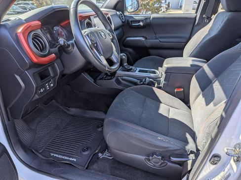 Used 2017 Toyota Tacoma 4x4 Double Cab image 12