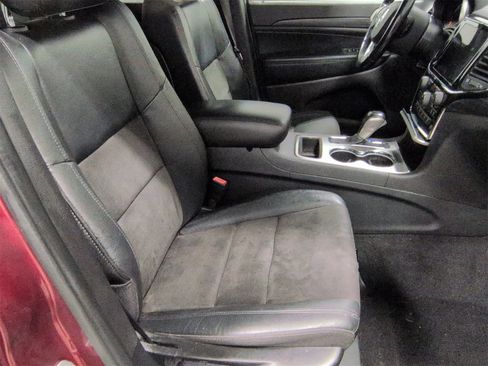 Certified 2021 Jeep Grand Cherokee Laredo X image 22