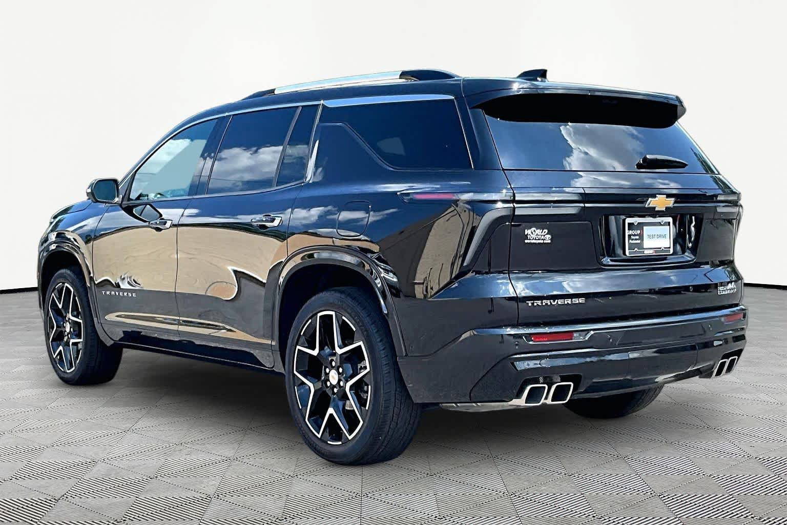 Used 2025 Chevrolet Traverse High Country w/ LPO, Floor Liner Package FWD image 34
