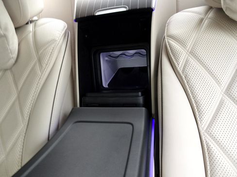 Used 2024 Mercedes-Benz Maybach S 580 4MATIC image 11