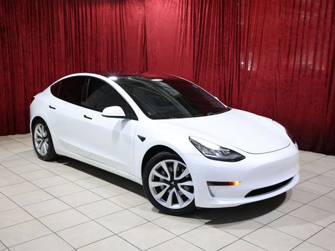 Used 2021 Tesla Model 3 Standard Range Plus image 2