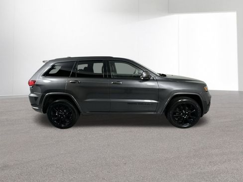 Used 2017 Jeep Grand Cherokee Altitude image 35