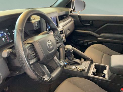 Certified 2025 Toyota Tacoma SR5 AWD/4WD image 20