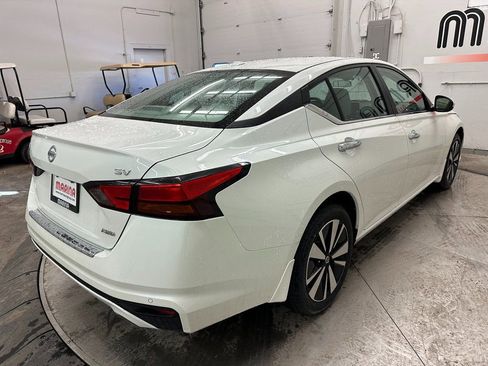 Used 2022 Nissan Altima 2.5 SV w/ SV Premium Package image 15