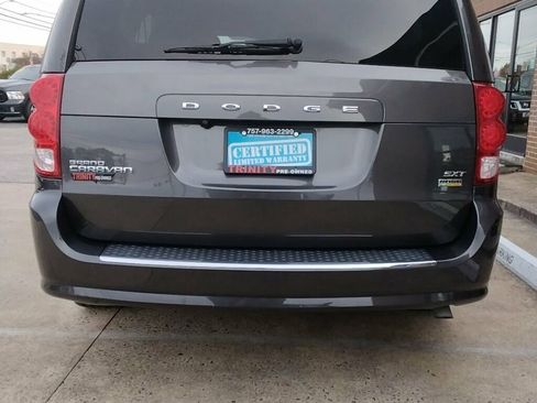 Used 2019 Dodge Grand Caravan SXT image 3