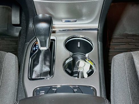 Used 2021 Jeep Grand Cherokee Laredo AWD/4WD image 14