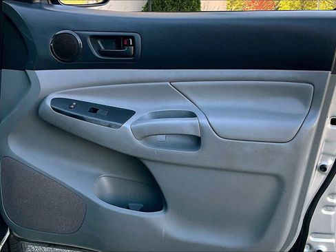 Used 2015 Toyota Tacoma 2WD Access Cab image 21