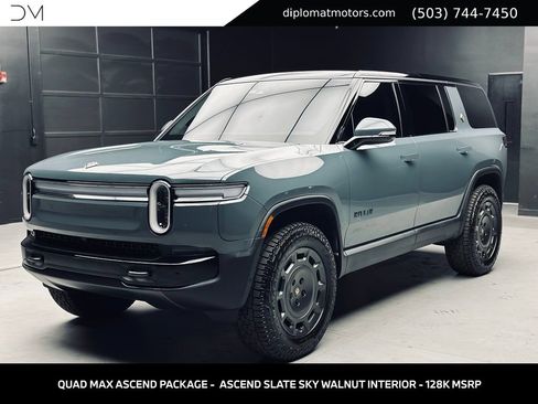 Used 2026 Rivian R1S Premium AWD/4WD image 1